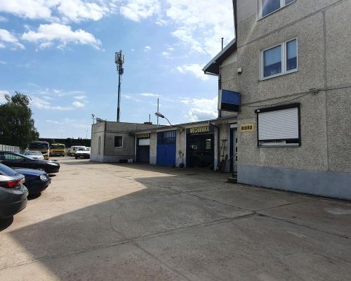 Górna - dom z warsztatem samochodowym