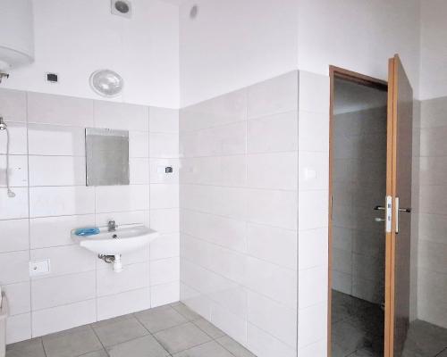 Teofilów - pow. magazynowo - biurowa 512 m2