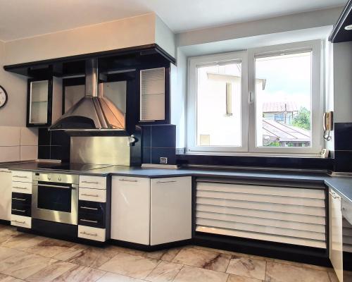 Julianów - do wynajęcia dom 300 m2 dwa garaże