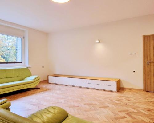 Julianów - dom o pow. 225 m2 garaż ul. Bema