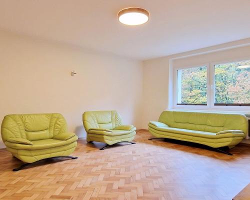 Julianów - dom o pow. 225 m2 garaż ul. Bema