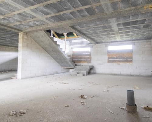 Dom wolnostojący w stanie surowym otwartym