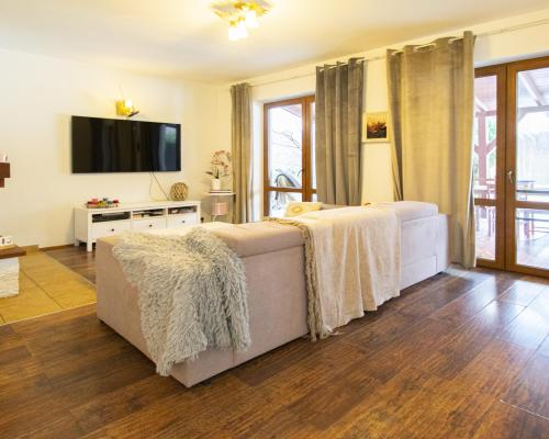 Dom wolnostojący, działka 0,5 Ha