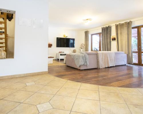 Dom wolnostojący, działka 0,5 Ha