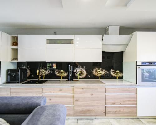 DOM Z BAJKOWYM OGRODEM – TYLKO U NAS! 🏡