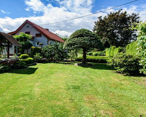 DOM Z BAJKOWYM OGRODEM – TYLKO U NAS! 🏡