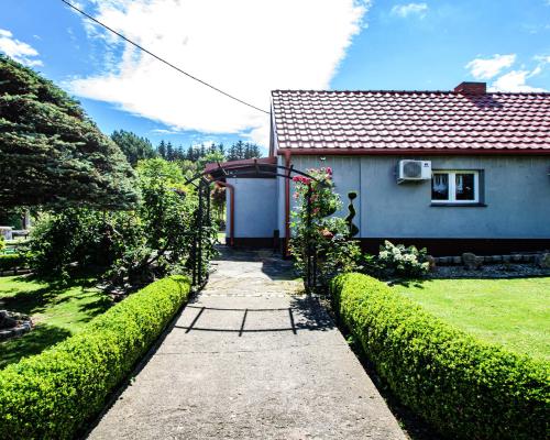 DOM Z BAJKOWYM OGRODEM – TYLKO U NAS! 🏡