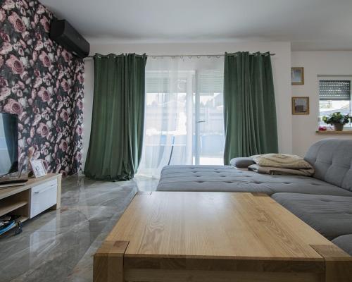 Dom szeregowy 115m2, garaż