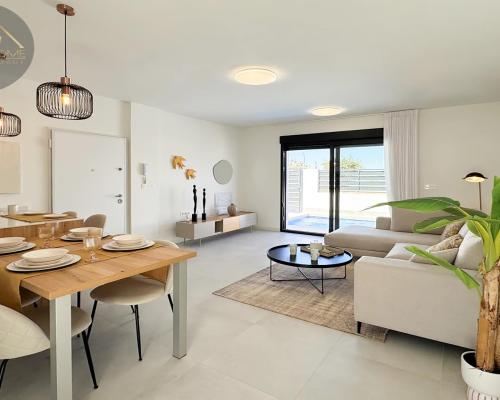 Nowa willa z basenem w Roldán