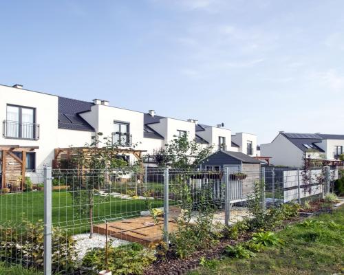 Dom szeregowy, ogródek, garaż