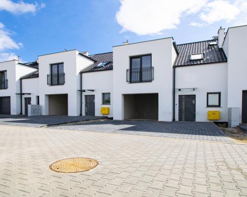 Dom szeregowy, ogródek, garaż