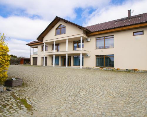 Dom mieszkalno - usługowy