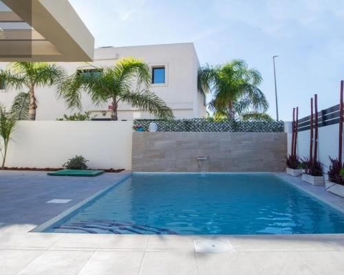 Nowoczesny dom z basenem