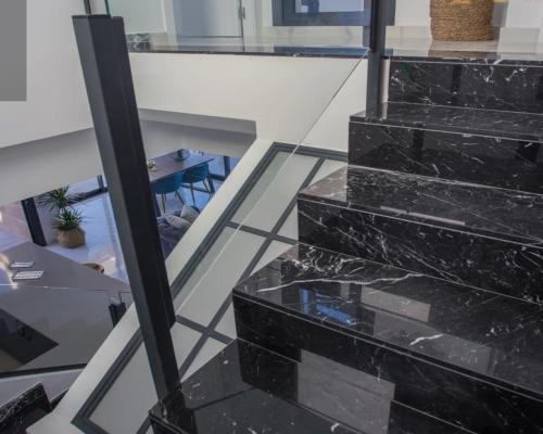 Nowoczesny dom z basenem