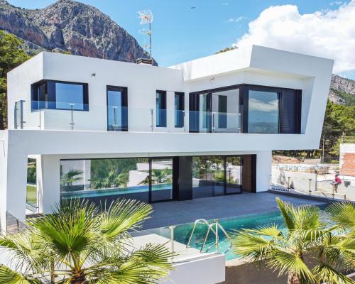 Wille z górach z widokiem na morze