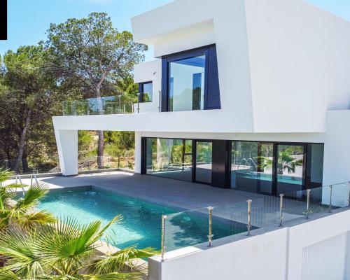 Wille z górach z widokiem na morze