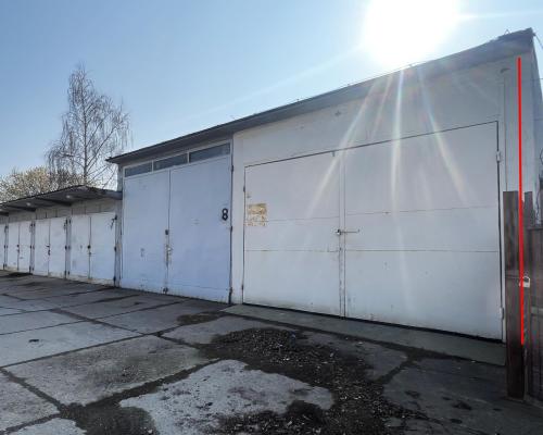 Działka z 9 garażami