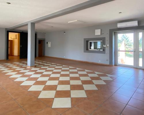 Lokal 84m2 z miejscem parkingowym