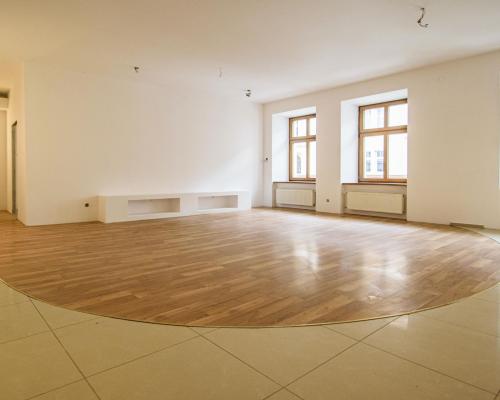 98M2/ 3 POKOJE/ I PIĘTRO/ CENTRUM