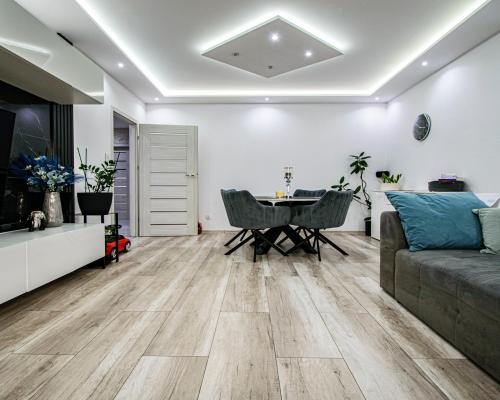 3 POKOJE Z BALKONEM I KLIMATYZACJĄ - NOWY ZAWISZÓW