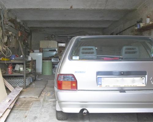 2 pokojowe mieszkanie do remontu z garażem