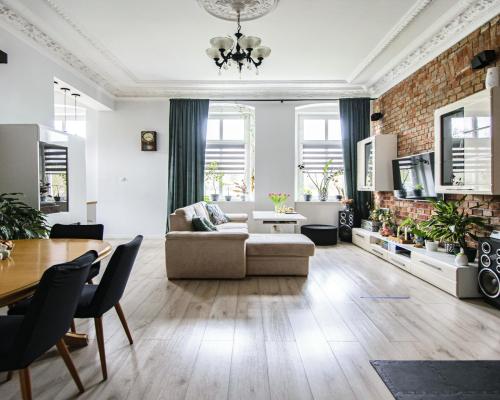 2 POKOJE/ 70,6M2/ PARTER