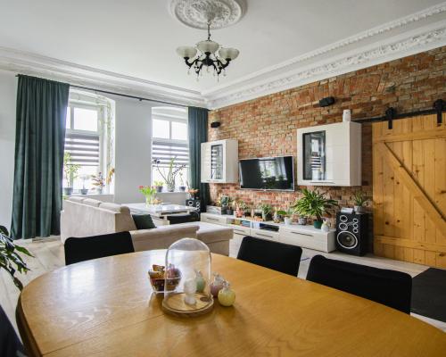 2 POKOJE/ 70,6M2/ PARTER