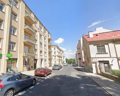 Ścisłe centrum, tuż przy Placu Litewskim.
