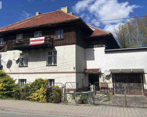 Piętro domu z ogrodem i widokiem na Karkonosze