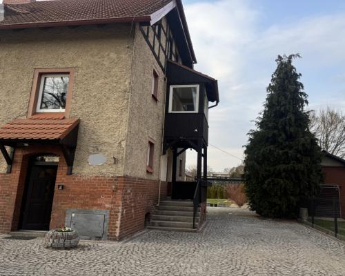 Wyjątkowa część kamienicy z dużym ogrodem - jak dm
