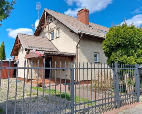 Dom blizniak, centrum, 3 pokoje, ogródek, garaż