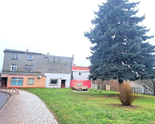 2 mieszkania w centrum w kamienicy.