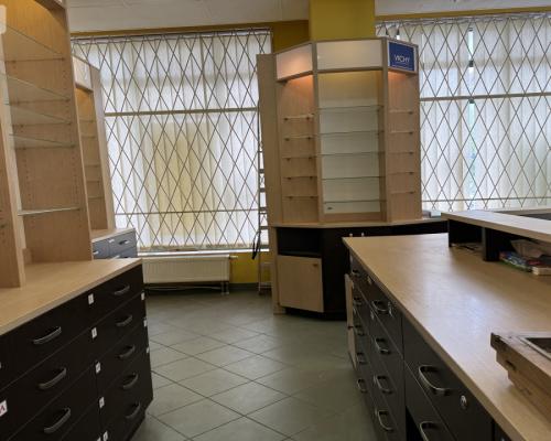 Duży lokal z witryną przy Ogrodzie Botanicznym