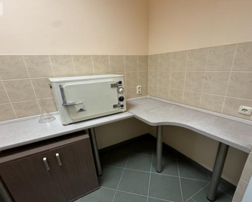 Duży lokal z witryną przy Ogrodzie Botanicznym