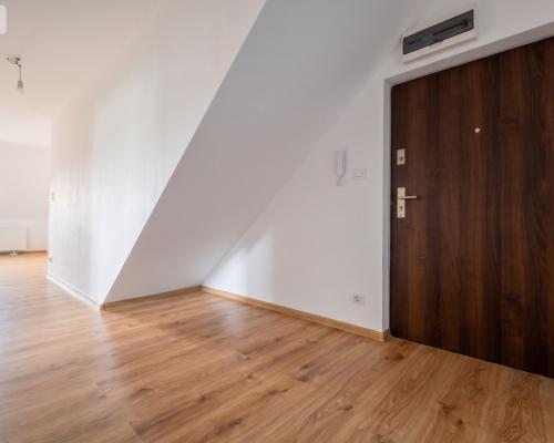 * Ustawna kawalerka 36,7m2 z dużą kuchnią