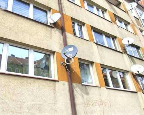 M3-wysoki parter-balkon-do remontu-fabryczne