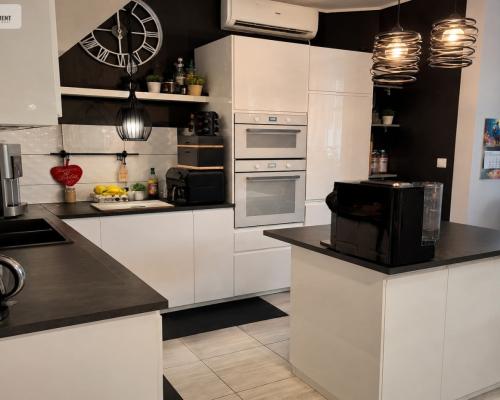 Na sprzedaż mieszkanie 242,30 m² z możliwością ada