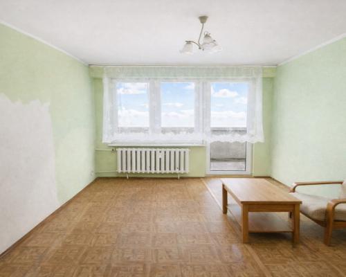 Jasne 2 pokoje z balkonem – Świecie. Do remontu.
