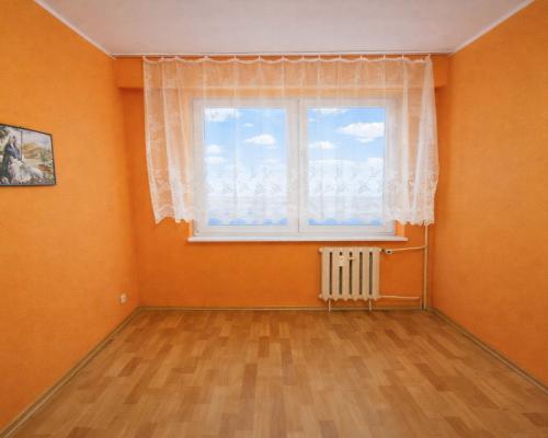 Jasne 2 pokoje z balkonem – Świecie. Do remontu.