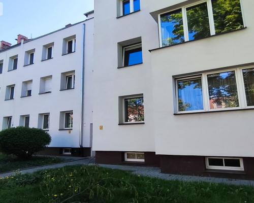 3 pokoje pomiędzy parkami/kuchnia z oknem/piwnica