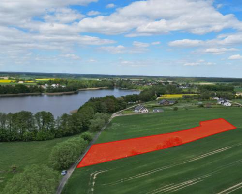 Działka budowlana nad jeziorem w spokojnej okolicy