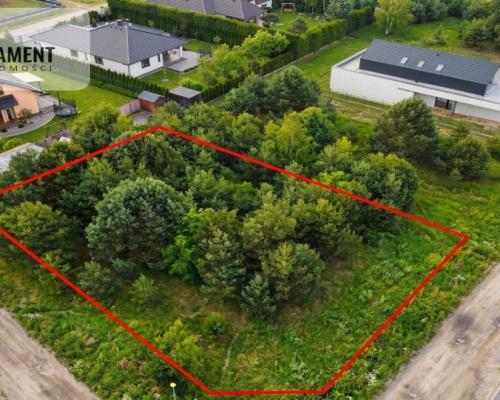 Urokliwa działka na kameralnym osiedlu blisko lasu