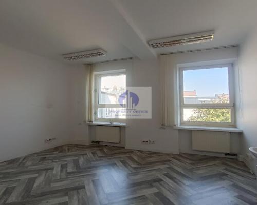Śródmieście: lokal biurowo-usługowy 23,80 m2 z umywalką, do wynajęcia