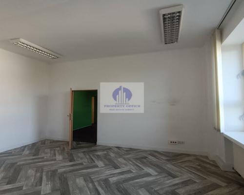 Śródmieście: lokal biurowo-usługowy 23,80 m2 z umywalką, do wynajęcia