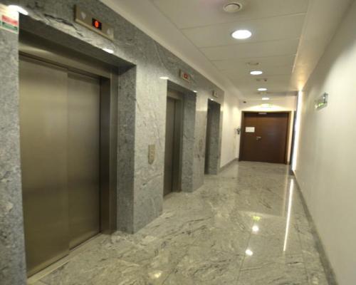 Włochy: lokal biurowy 167m2 na wynajem