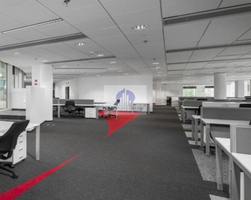 Włochy: lokal biurowy 1095,90m2 do wynajęcia