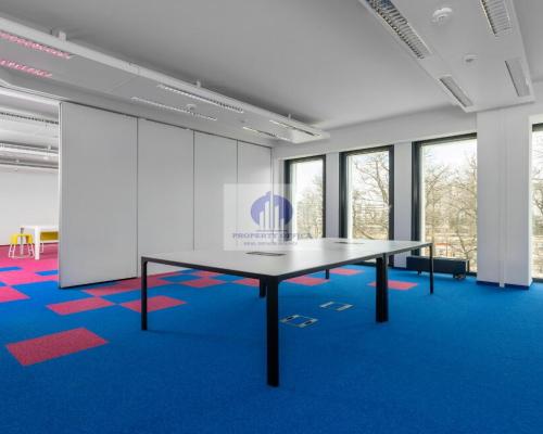 Włochy: lokal biurowy 2045,90m2 do wynajęcia