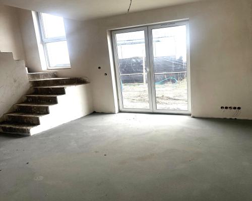 Sprzedam atrakcyjny lokal 75,96m2 z ogródkiem, 2 miejsca postojowe w Wawrze osiedle- Borków w okolicy ul Trakt Lubelski/ul Chod