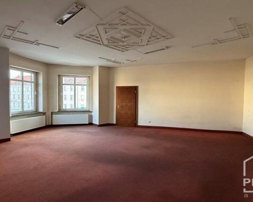 Przestronny apartament w kamienicy z windą (200m2)