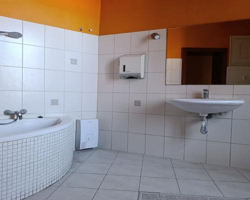 Przestronny apartament w kamienicy z windą (200m2)